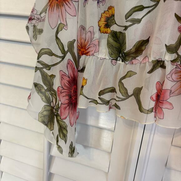 Guess White Floral Blouse‎ Size Medium - Picture 6 of 10